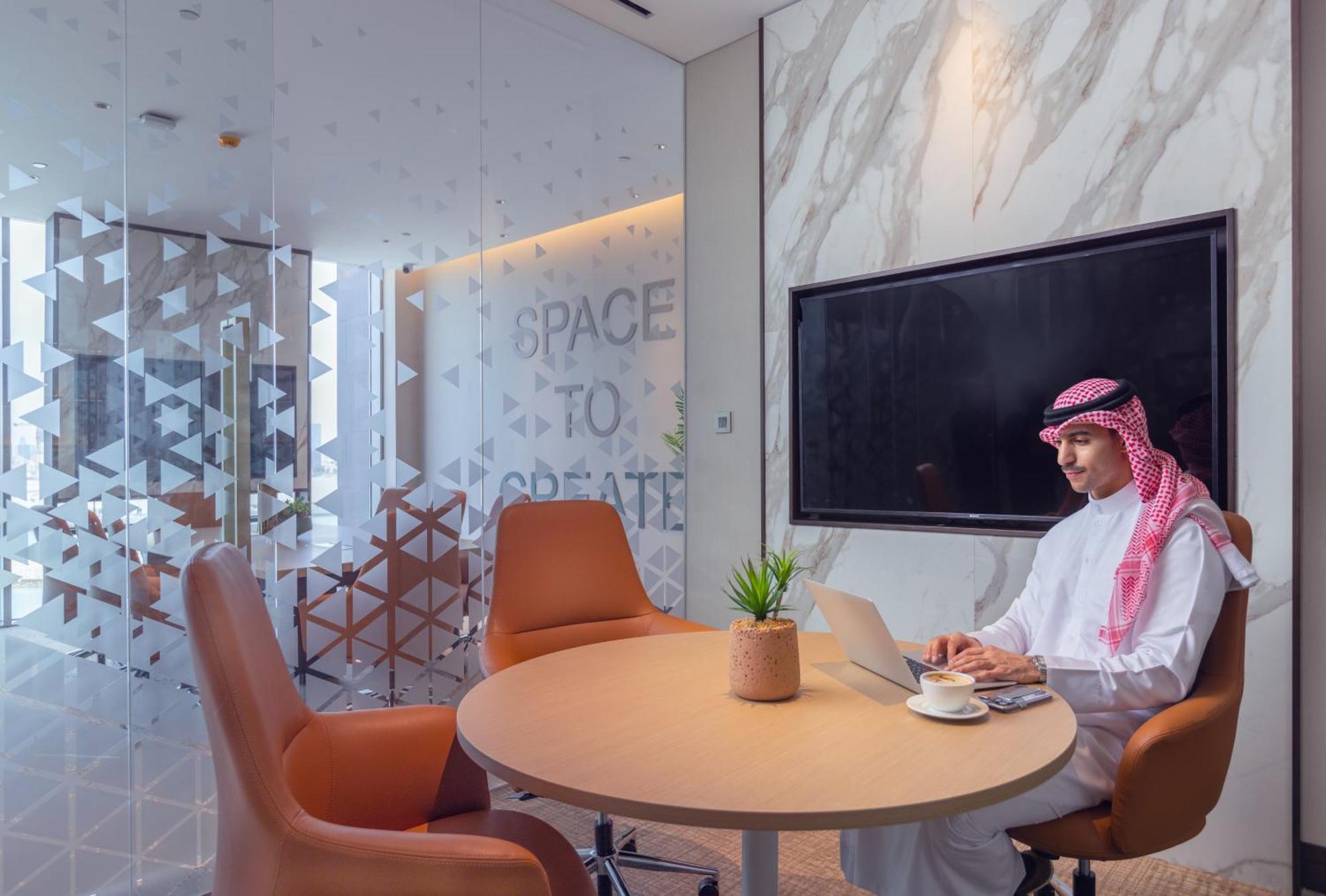Onyx Rotana Hotel มานามา ภายนอก รูปภาพ A meeting room at the airport