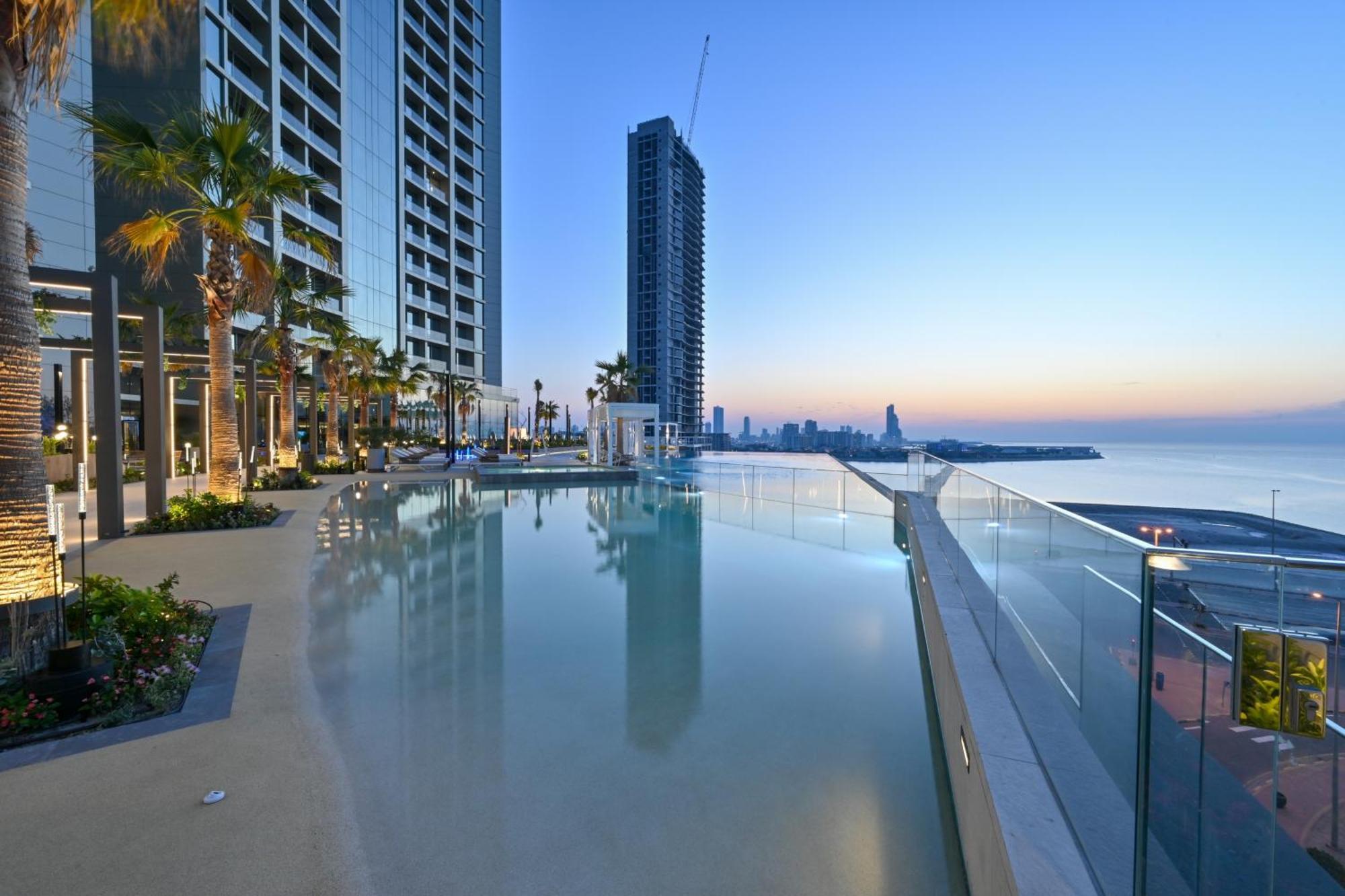 Onyx Rotana Hotel มานามา ภายนอก รูปภาพ Infinity pool at the Ritz-Carlton, DIFC