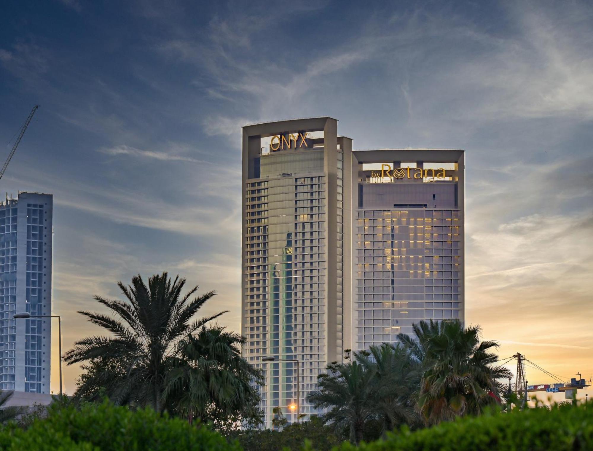 Onyx Rotana Hotel มานามา ภายนอก รูปภาพ The hotel in 2016