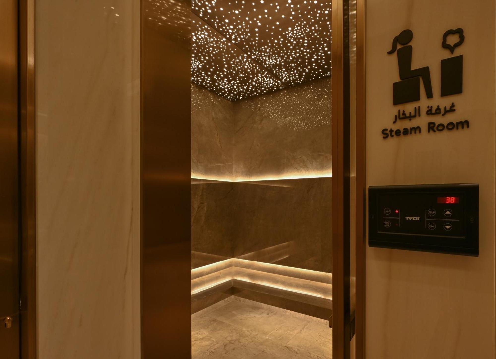 Onyx Rotana Hotel มานามา ภายนอก รูปภาพ A steam room in a hotel