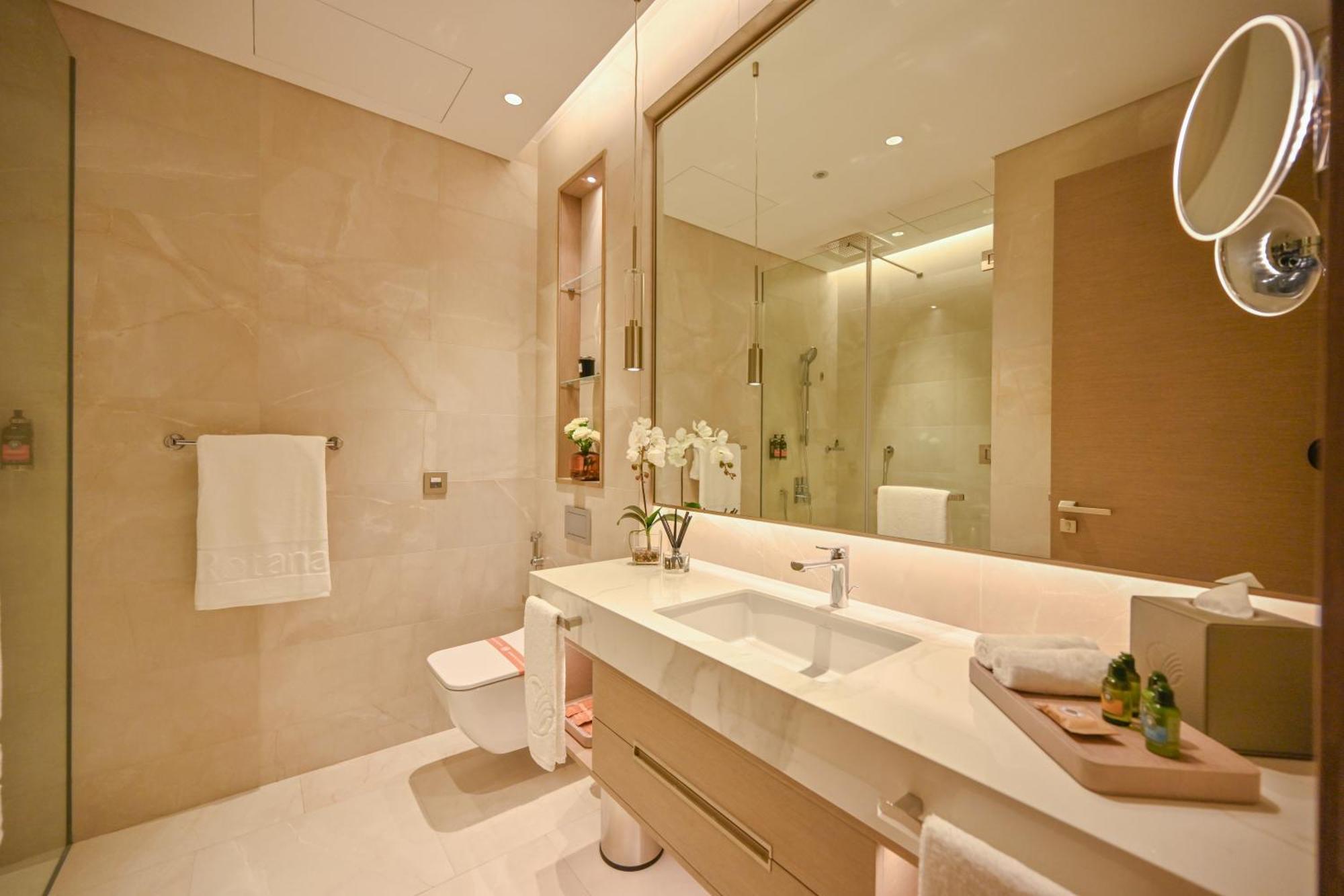 Onyx Rotana Hotel มานามา ภายนอก รูปภาพ Bathroom