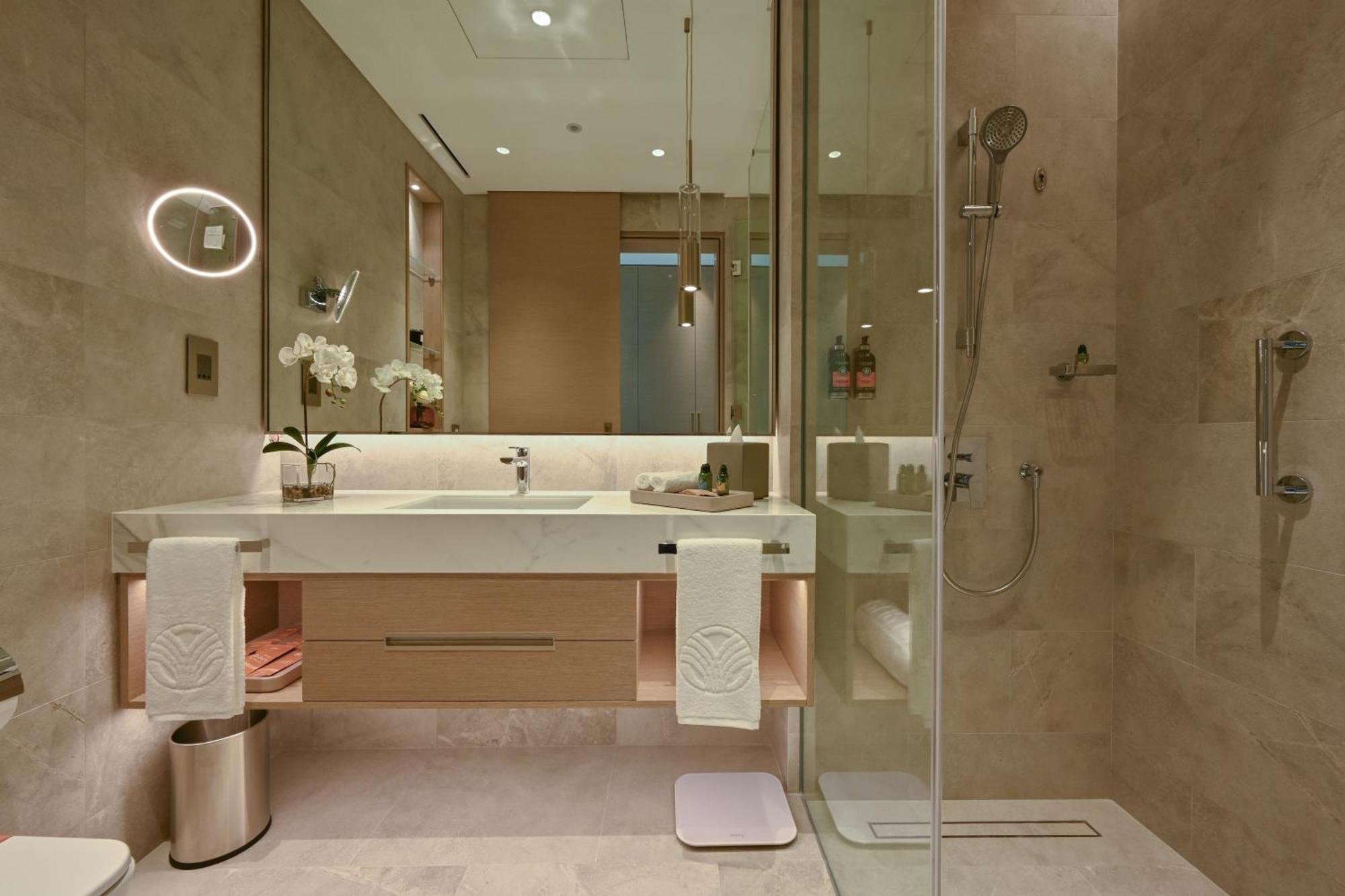 Onyx Rotana Hotel มานามา ภายนอก รูปภาพ Bathroom
