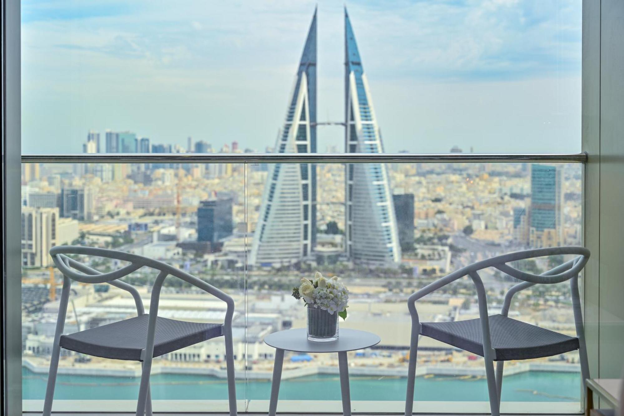 Onyx Rotana Hotel มานามา ภายนอก รูปภาพ View of the Four Seasons Hotel