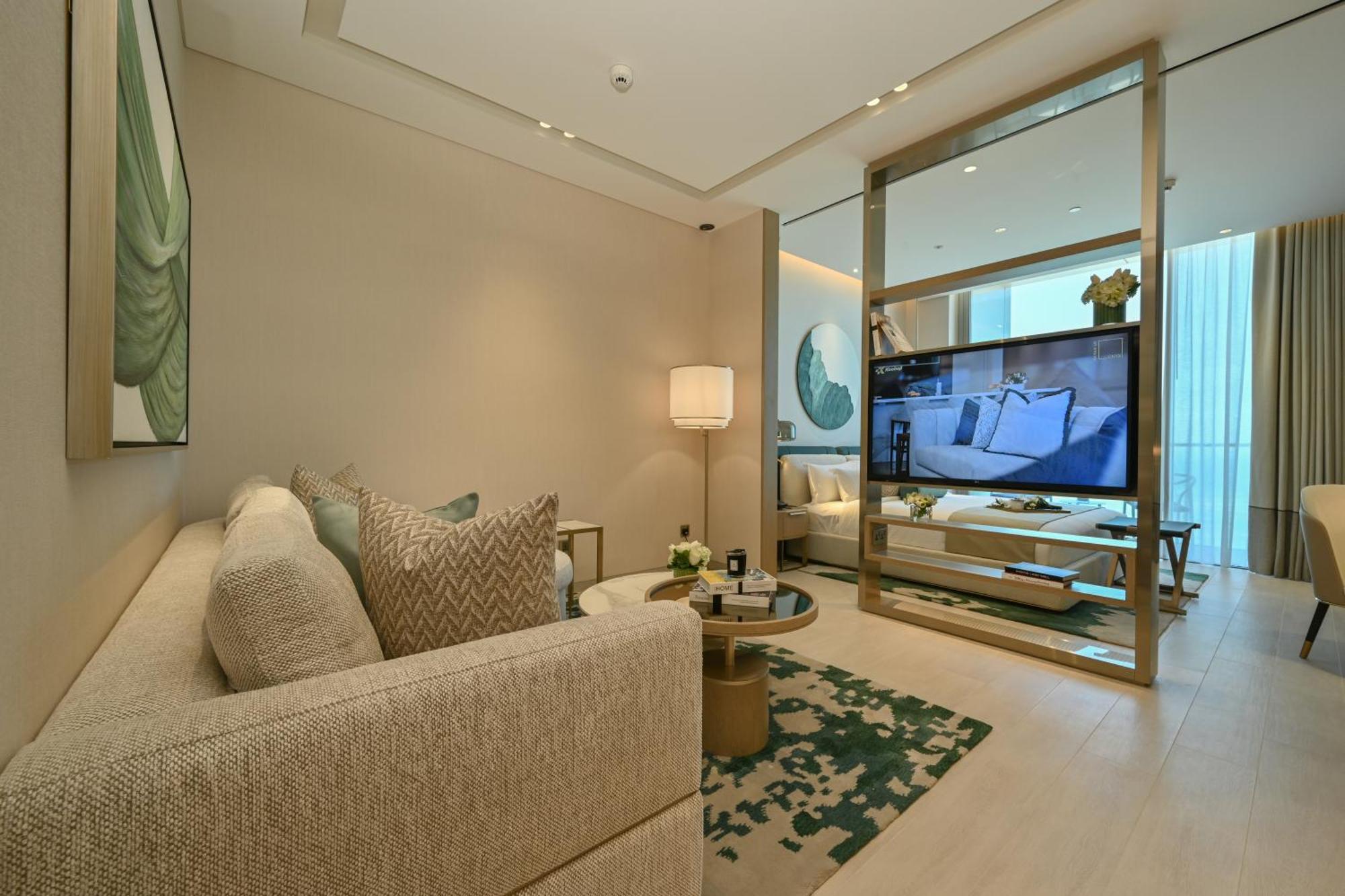 Onyx Rotana Hotel มานามา ภายนอก รูปภาพ A living room at the Ritz-Carlton, DIFC