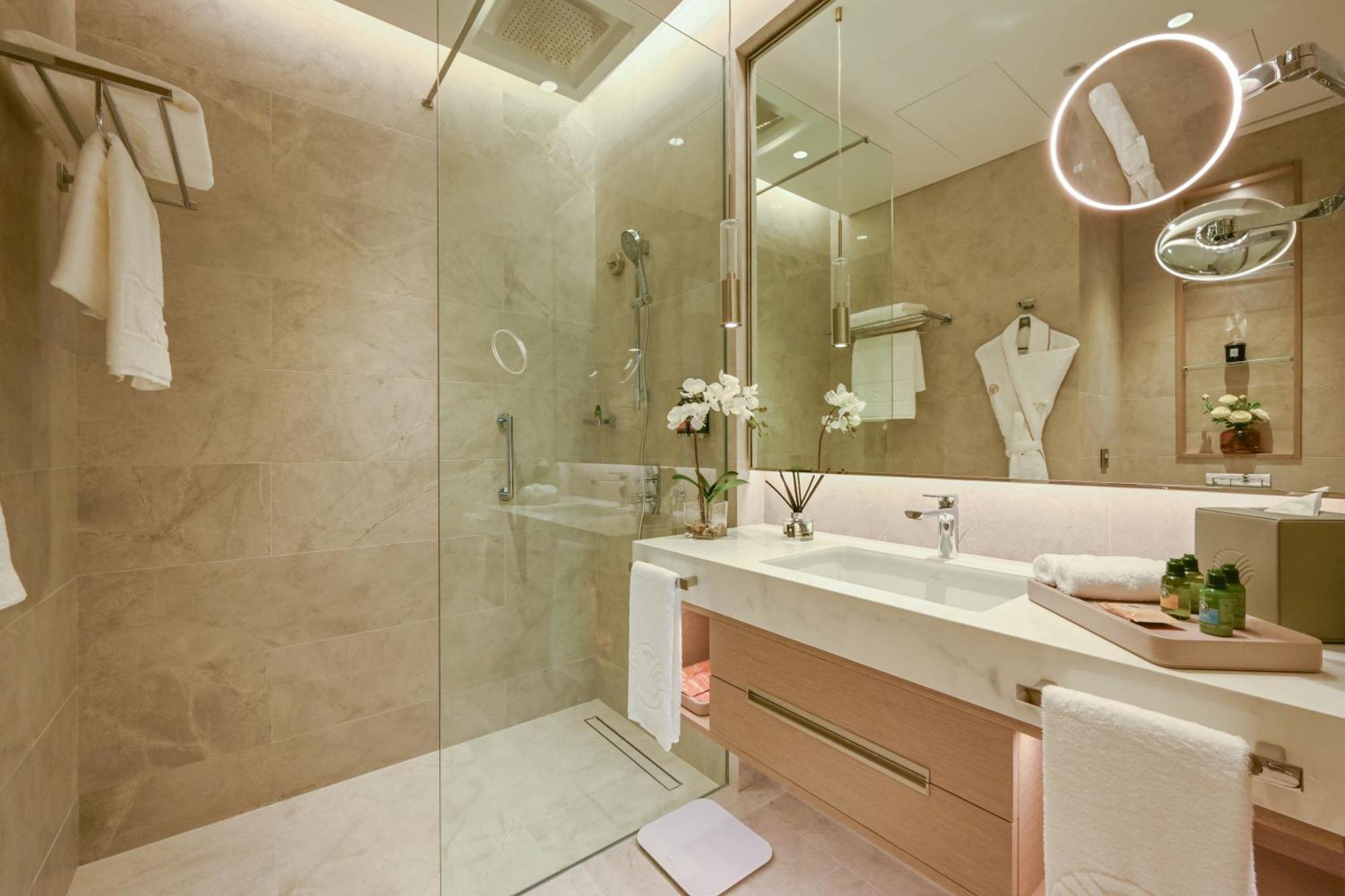 Onyx Rotana Hotel มานามา ภายนอก รูปภาพ A bathroom in a hotel