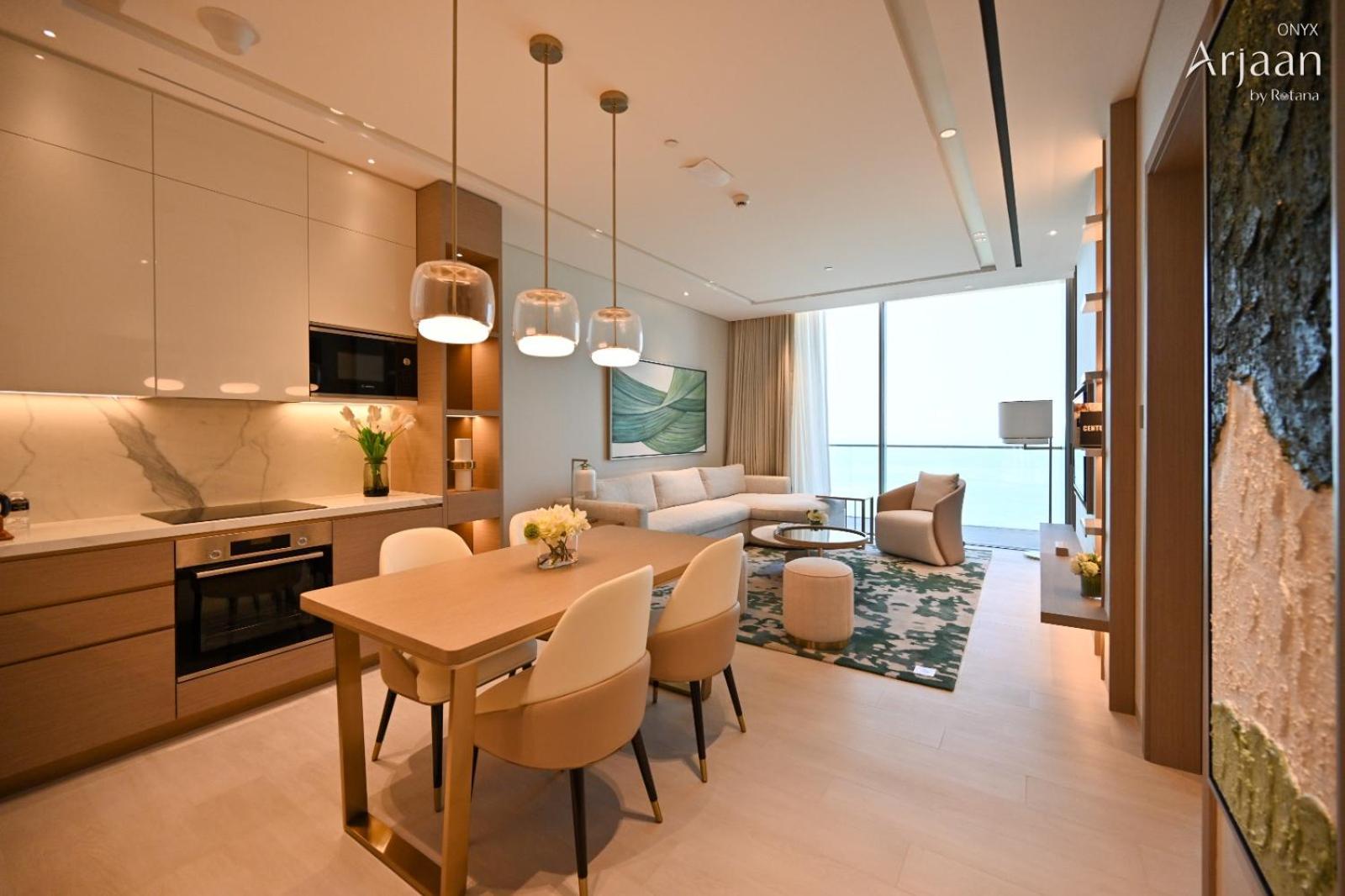 Onyx Rotana Hotel มานามา ภายนอก รูปภาพ A living room at the Ritz-Carlton, DIFC